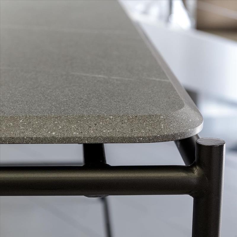 Laminam帝王石灰表面以其經典的外觀和溫暖而平靜的紋理令人信服